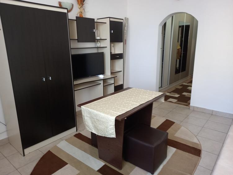 Garsonieră decomandată în Podu Roș
