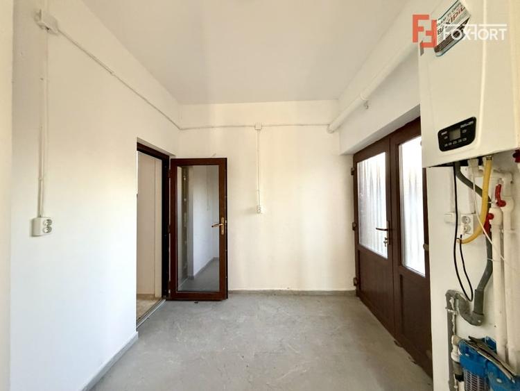 Casă individuală cu 5 camere cu Garaj în Sânandrei