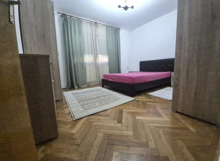 Apartament cu 2 camere decomandat în Drumul Sării