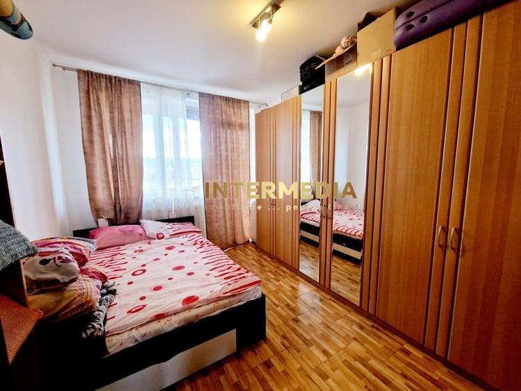 Apartament cu 3 camere decomandat, mobilat în Periferie