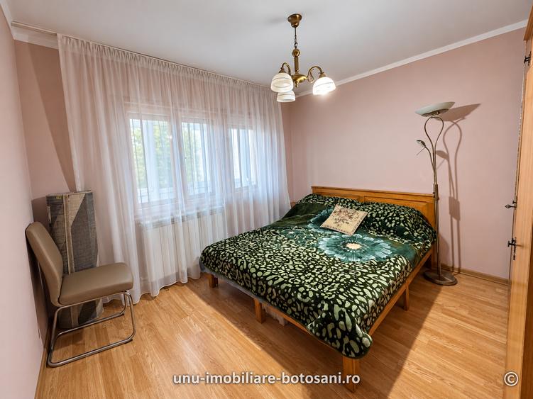 Apartament cu 3 camere decomandat în Sud-Vest