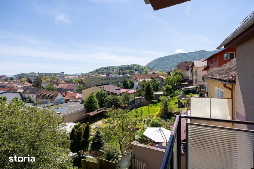 Casă cu 7 camere cu Teren 750 Mp în Tractorul