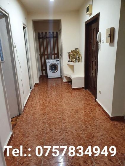 Apartament cu 3 camere decomandat în Stana