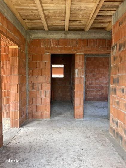 Casă cu 2 camere cu Teren 79 Mp în Biharia