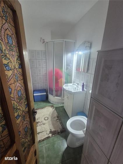 Casă cu 5 camere cu Teren 200 Mp în Școlilor