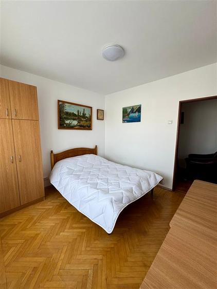 Apartament cu 3 camere decomandat, mobilat în Mircea cel Bătrân