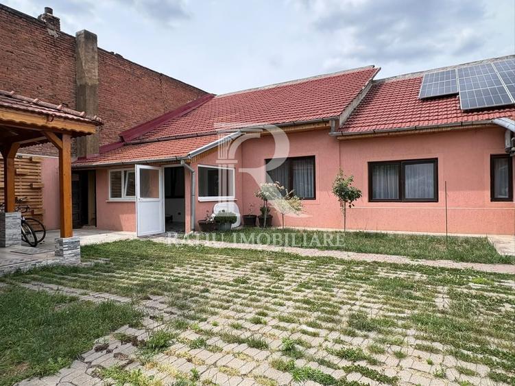 Casă individuală cu 3 camere cu Canalizare în Ultracentral