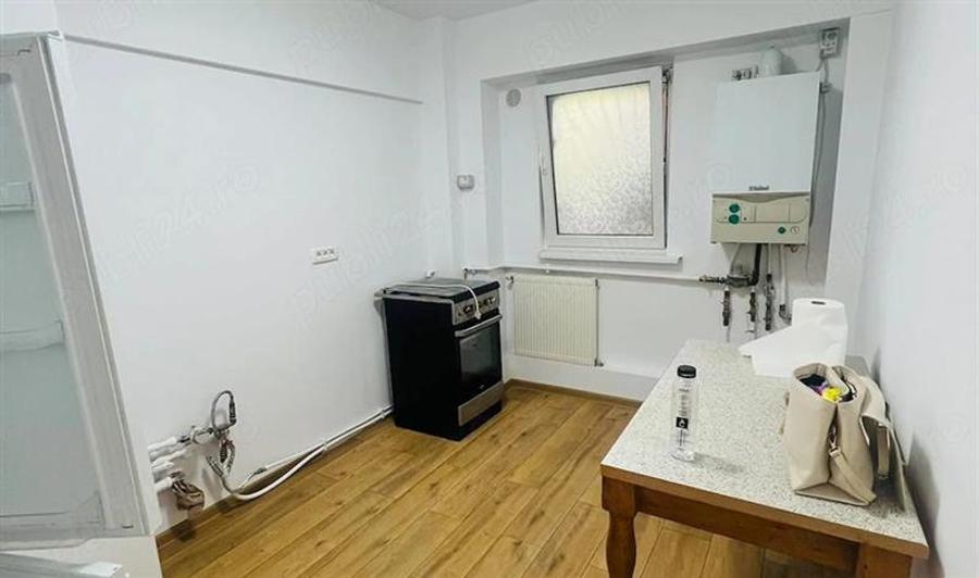 Apartament cu 4 camere decomandat în Tineretului