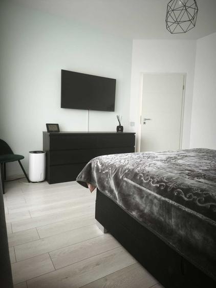 Apartament cu 3 camere semidecomandat în Europa