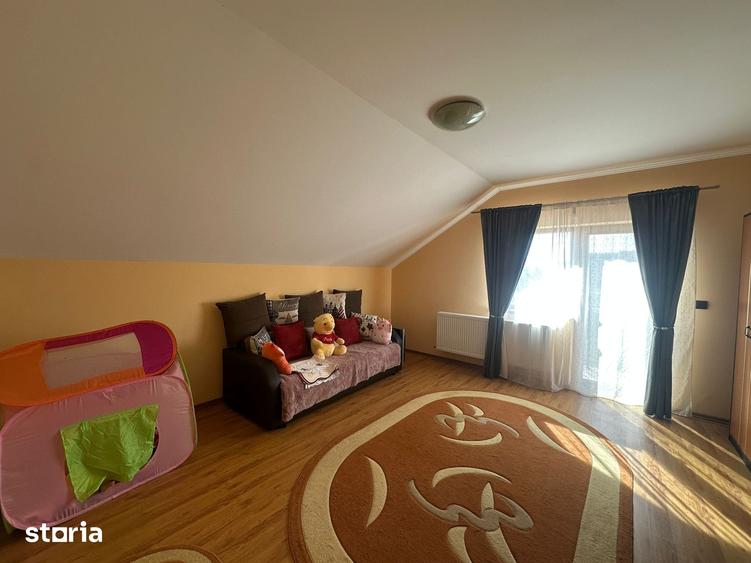 Casă cu 4 camere cu Teren 953 Mp în Păulești
