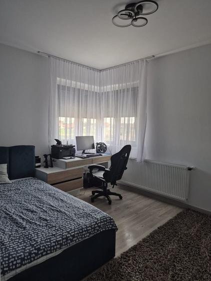 Casă cu 4 camere în Exterior Vest