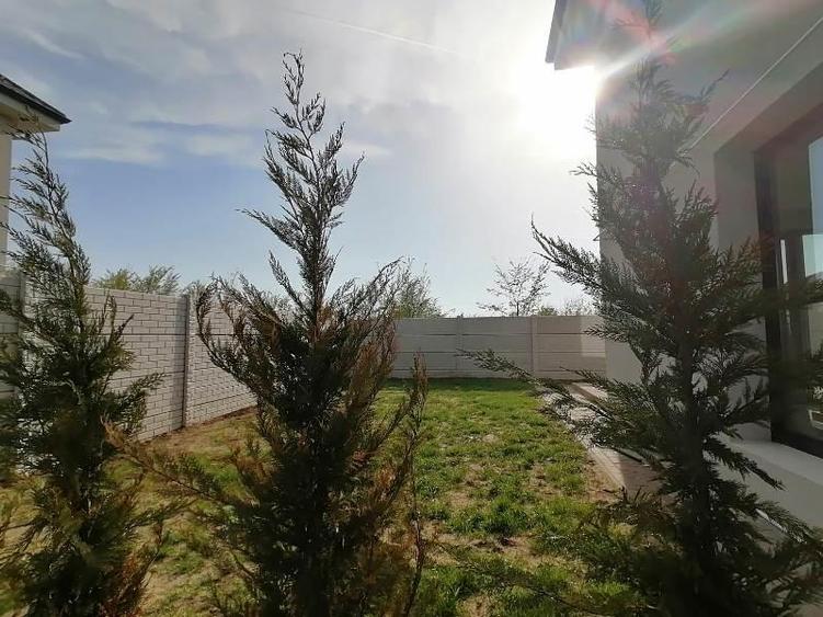 Casă individuală cu 5 camere cu Canalizare în Rahova