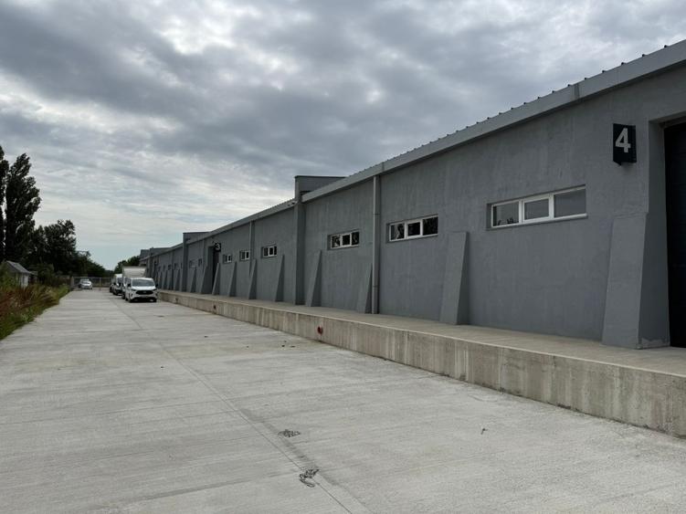 Spațiu industrial, de 4,000 mp, în Central
