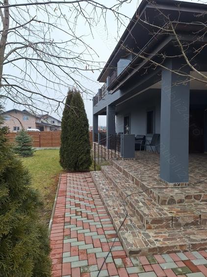 Casă cu 4 camere cu Teren 1453 Mp în Sculeni