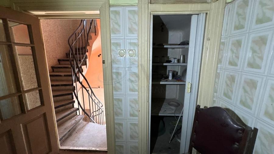 Casă individuală cu 11 camere cu Canalizare în Dristor