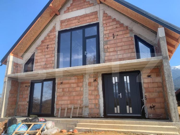 Casă individuală cu 5 camere cu Teren 646 Mp în Bran