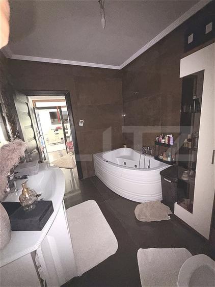 Apartament cu 3 camere semidecomandat, mobilat în Florești