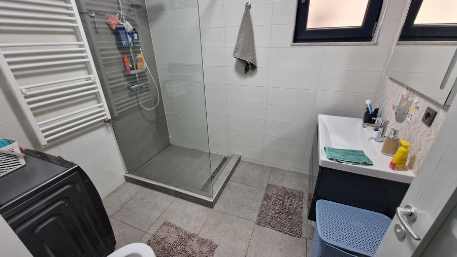 Casă cu 3 camere cu Teren 470 Mp în Sânpetru