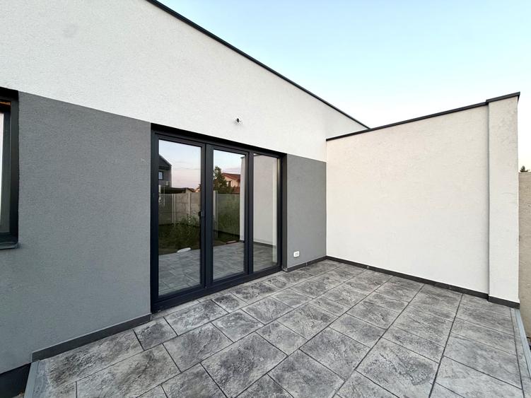Duplex cu 3 camere cu Canalizare în Dumbrăvița