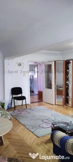 Apartament cu 4 camere decomandat în Central