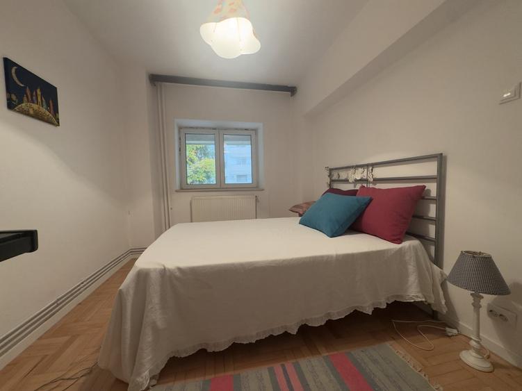 Apartament cu 2 camere semidecomandat, mobilat în Mioriței