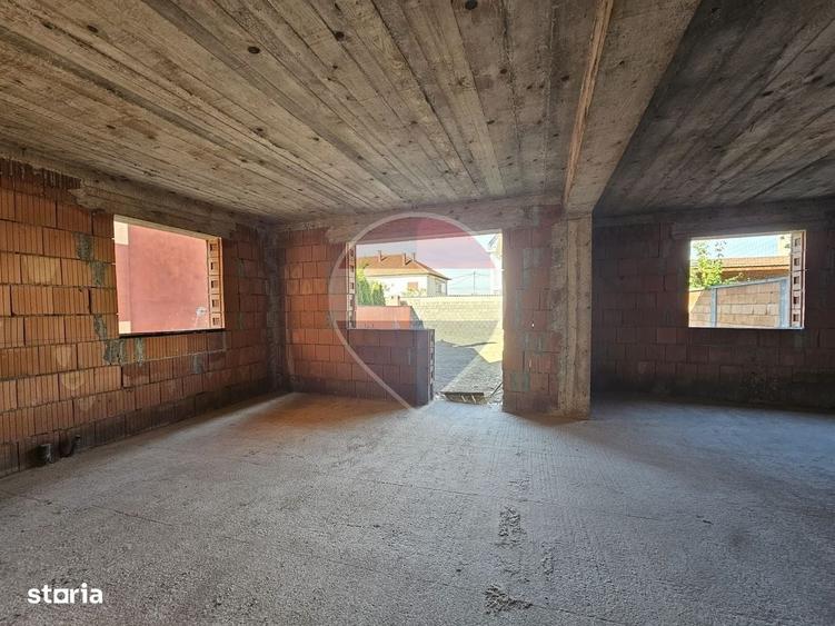 Casă cu 4 camere cu Teren 350 Mp în Central