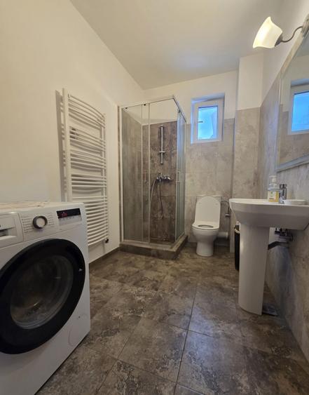 Duplex cu 6 camere cu Canalizare în Central