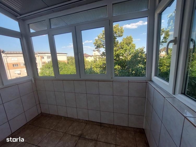 Apartament cu 3 camere semidecomandat în Titulescu