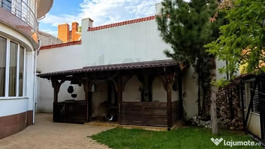 Casă cu 7 camere cu Teren 300 Mp în Calea Călărașilor