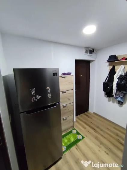 Apartament cu 2 camere semidecomandat în Podu Roș