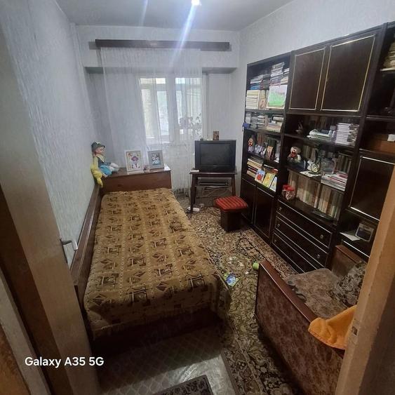 Apartament cu 4 camere decomandat în Central