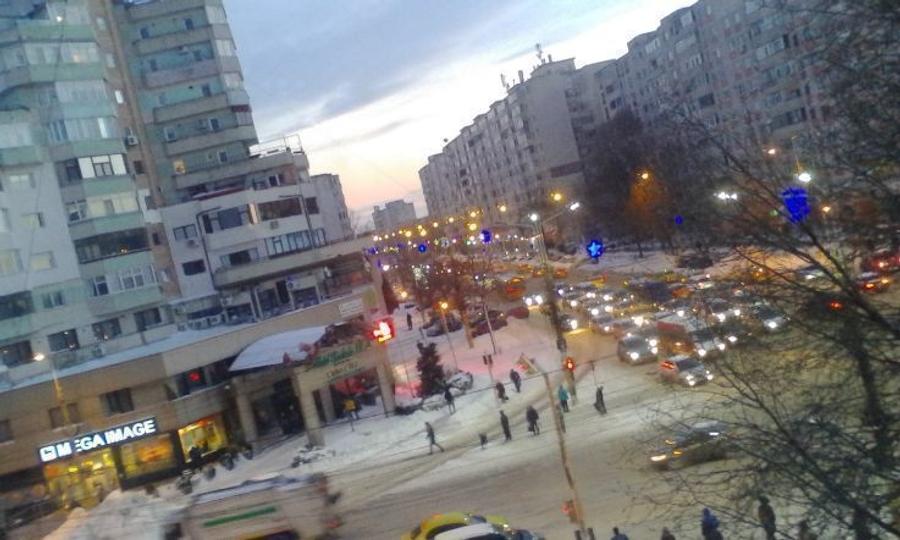 Apartament cu 3 camere decomandat în Casa de Cultură