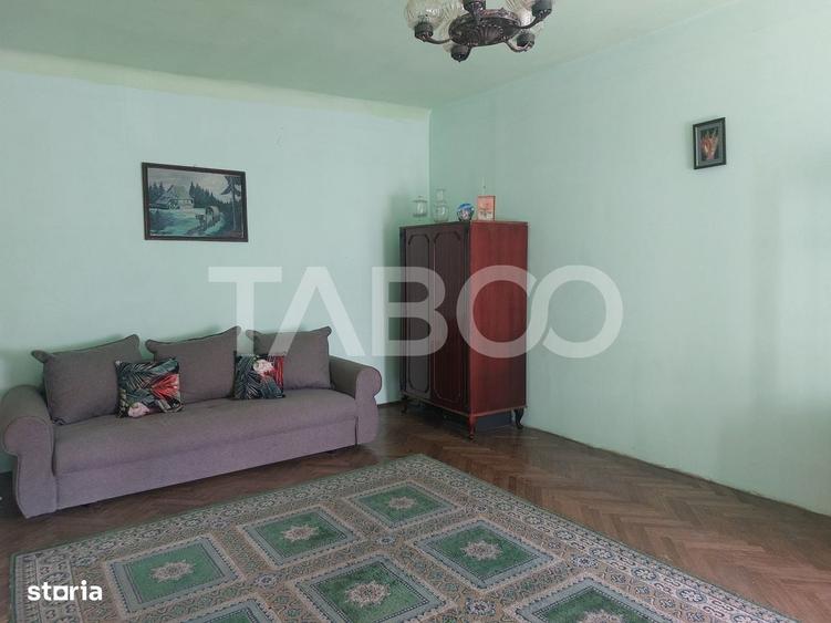 Apartament cu 3 camere semidecomandat în Central