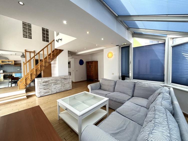 Apartament cu 3 camere decomandat, mobilat în Arcul de Triumf