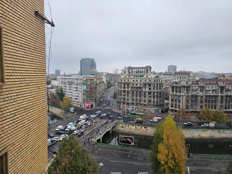 Apartament cu 3 camere semidecomandat în Națiunile Unite
