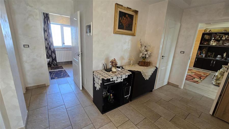 Casă individuală cu 7 camere cu Teren 2167 Mp în Rușii-Mănăstioara