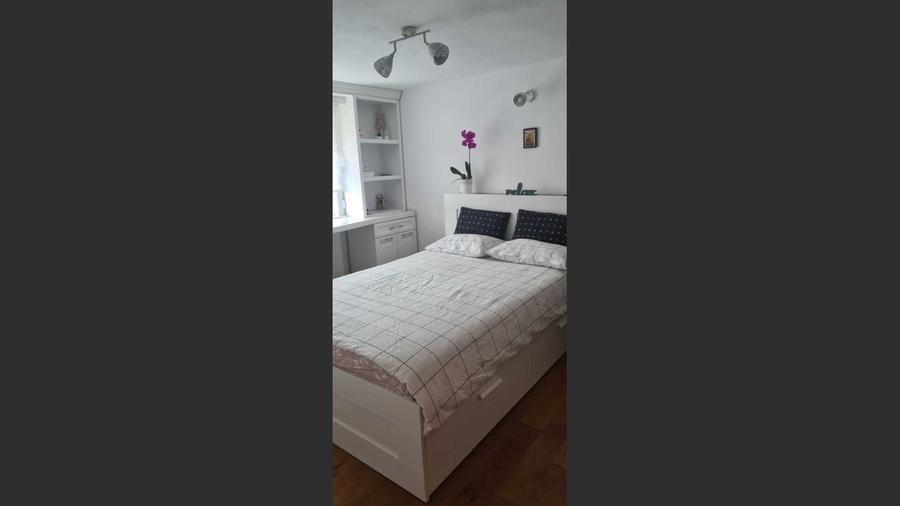Casă cu 3 camere cu Canalizare în Fieni