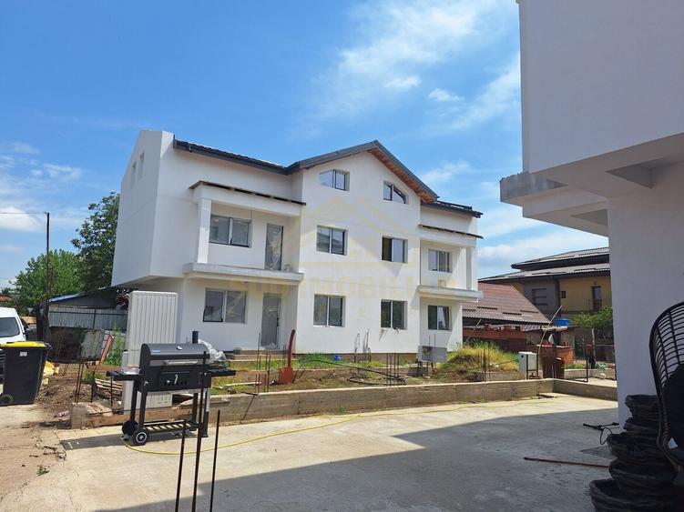 Duplex cu 7 camere cu Canalizare în Central