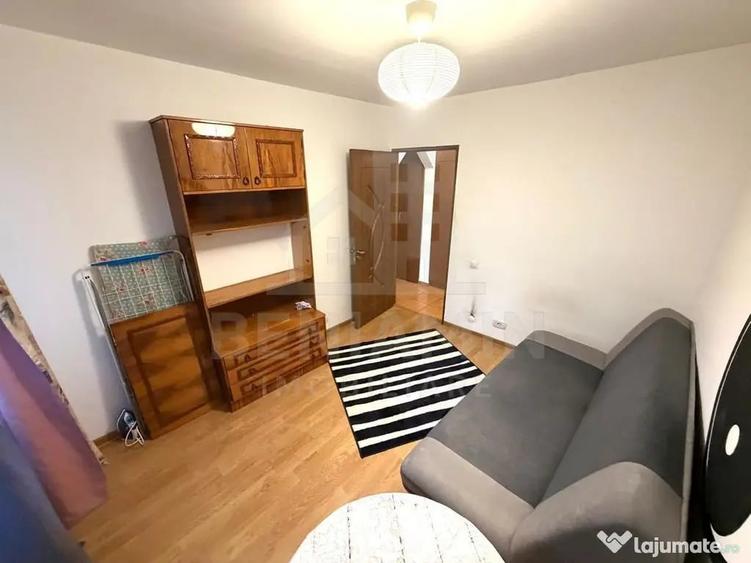 Apartament cu 3 camere decomandat în Rovine