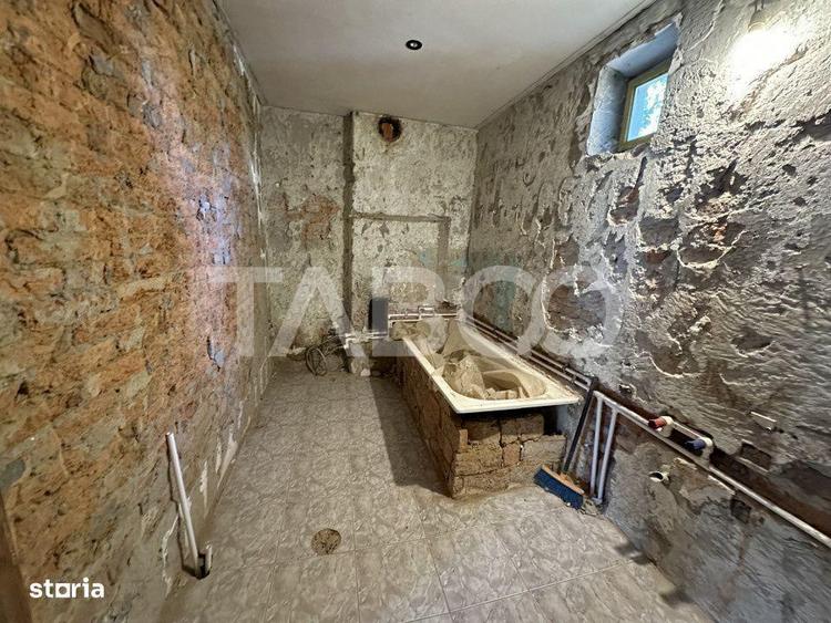 Casă cu 3 camere cu Canalizare în Sâmbăta de Sus