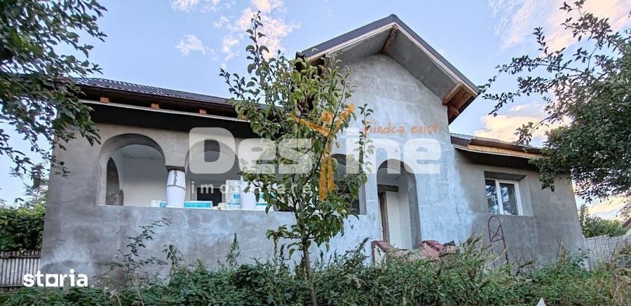 Casă cu 3 camere cu Teren 1800 Mp în Central
