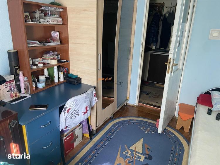 Apartament cu 3 camere decomandat în Sud — fotografia 3