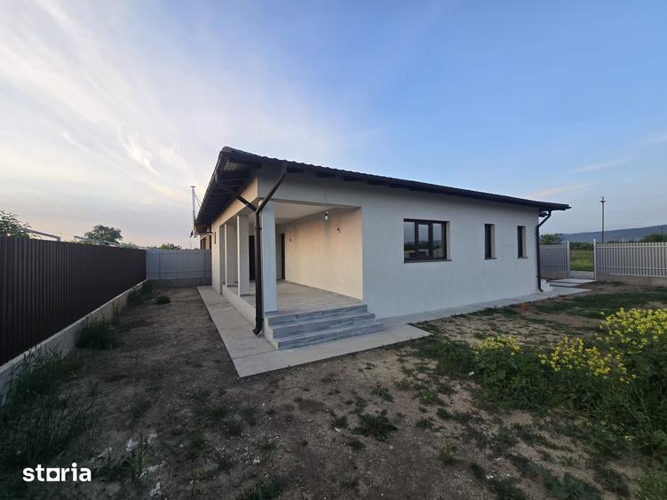 Casă cu 3 camere cu Teren 415 Mp în Letea Veche