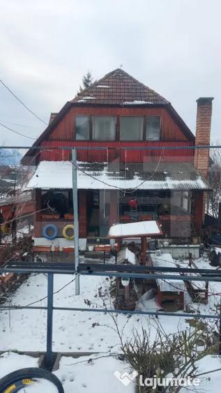 Casă cu 7 camere cu Teren 1580 Mp în Central