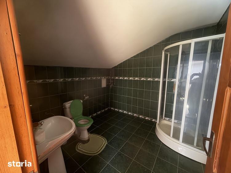 Casă cu 6 camere cu Teren 180 Mp în Central
