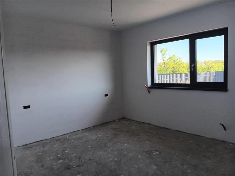 Casă individuală cu 3 camere cu Teren 430 Mp în Țuțora