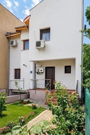 Casă cu 5 camere cu Teren 240 Mp în Domenii