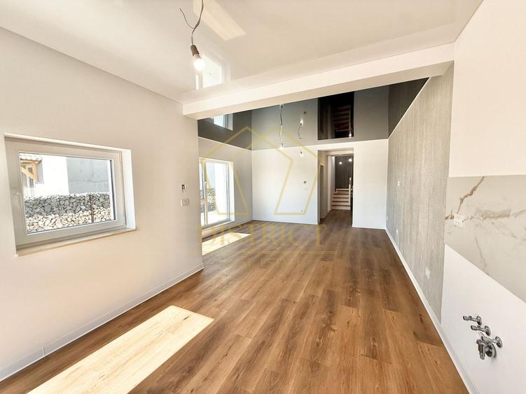 Duplex cu 5 camere cu Teren 300 Mp în Săcălaz