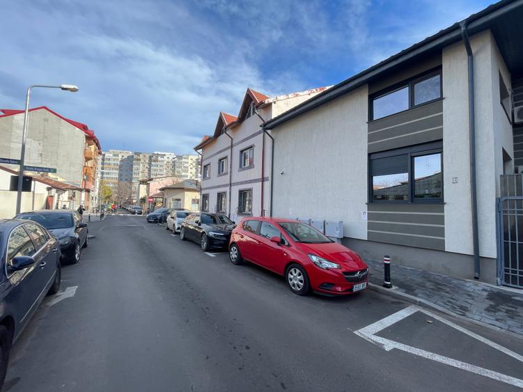 Casă cu 7 camere cu Canalizare în Bucur Obor