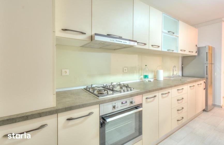 Apartament cu 3 camere semidecomandat în Drumul Taberei